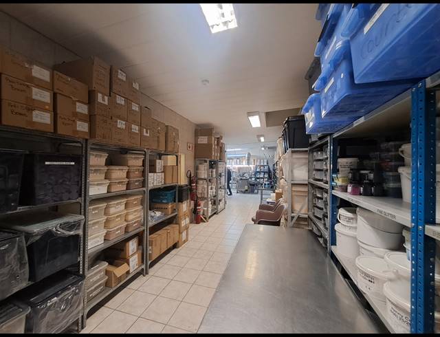 750M² OFFICE FOR SALE IN BRAMLEY